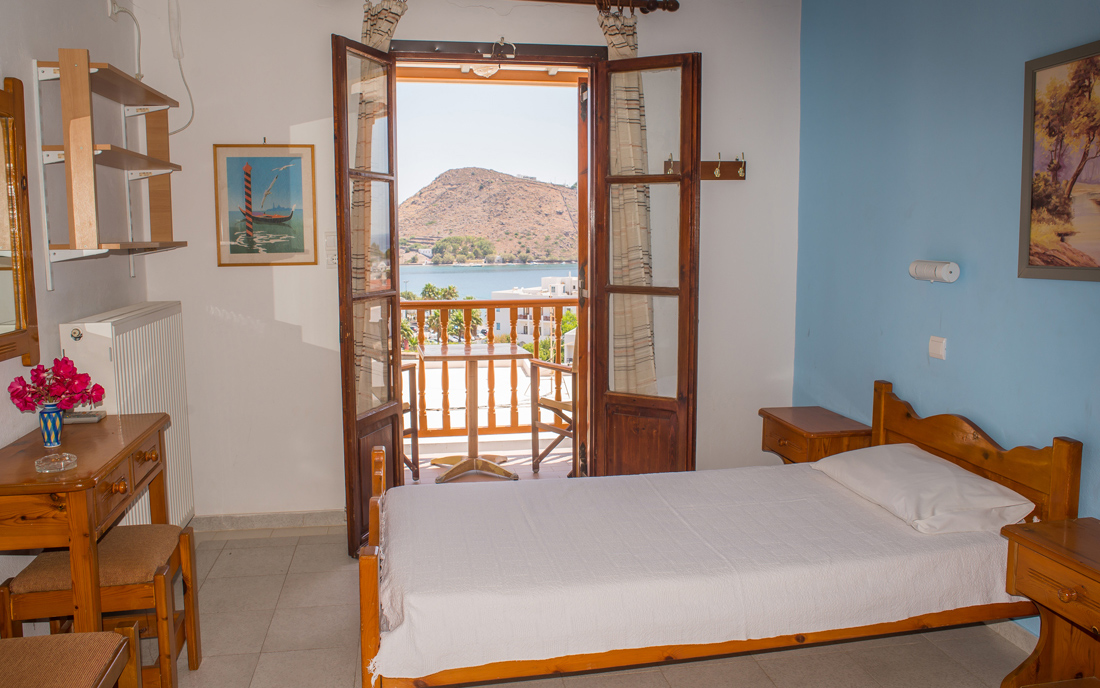 adonis hotel bedroom